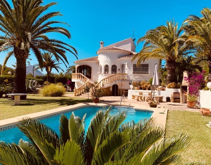 LFR2701 - Spanish 4 bedrooms villa to rent