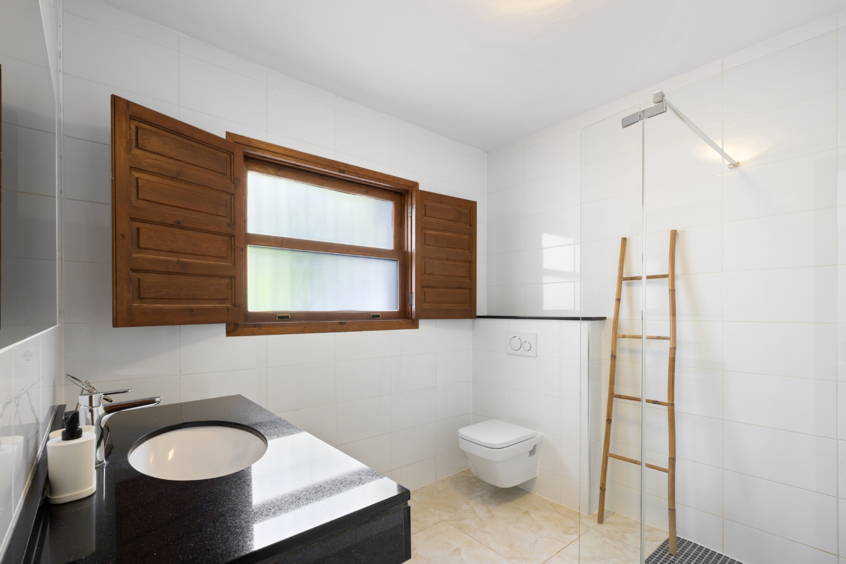 Charming Spanish villa, with a beautiful open view of the Montgó.