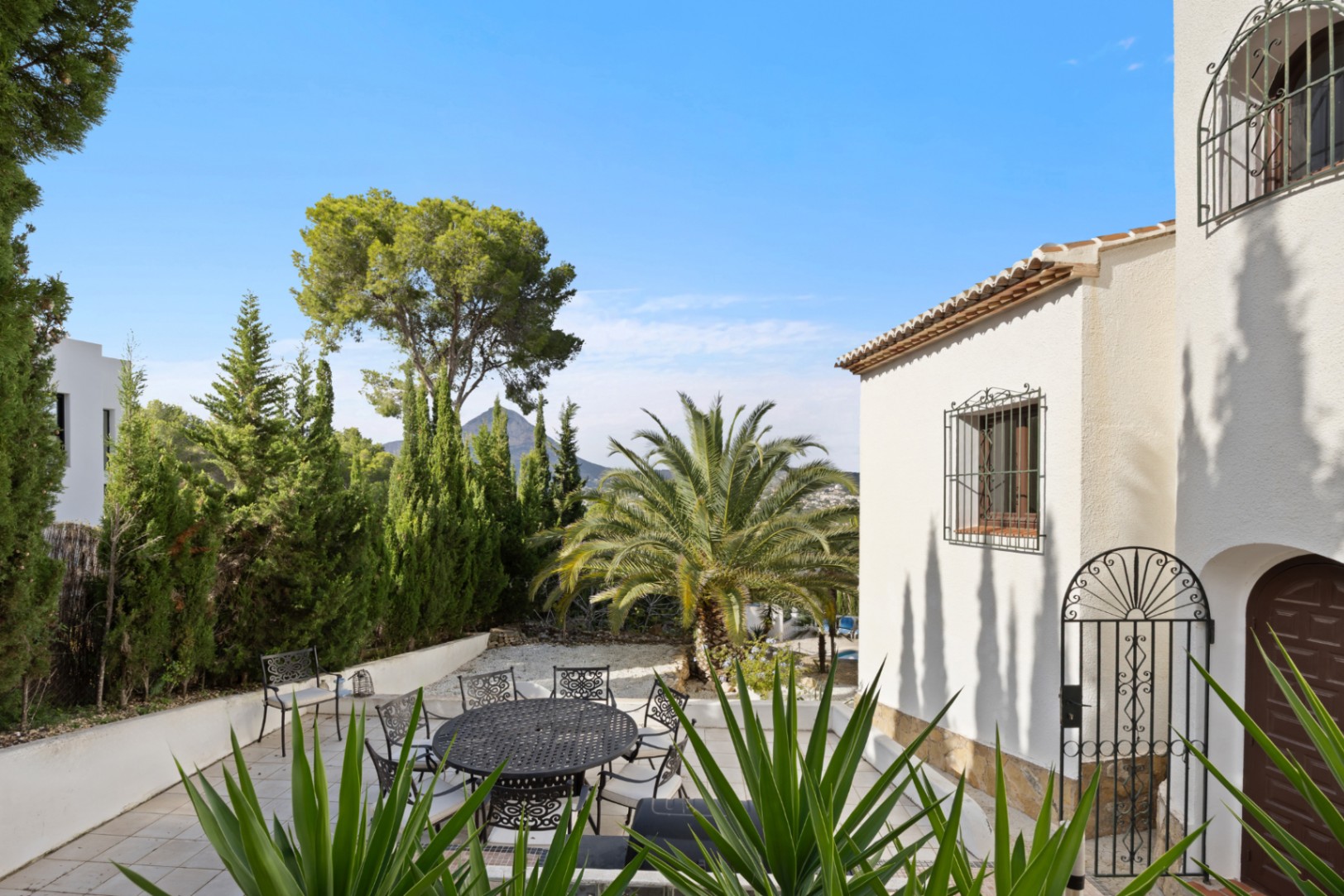 Charming Spanish villa, with a beautiful open view of the Montgó.