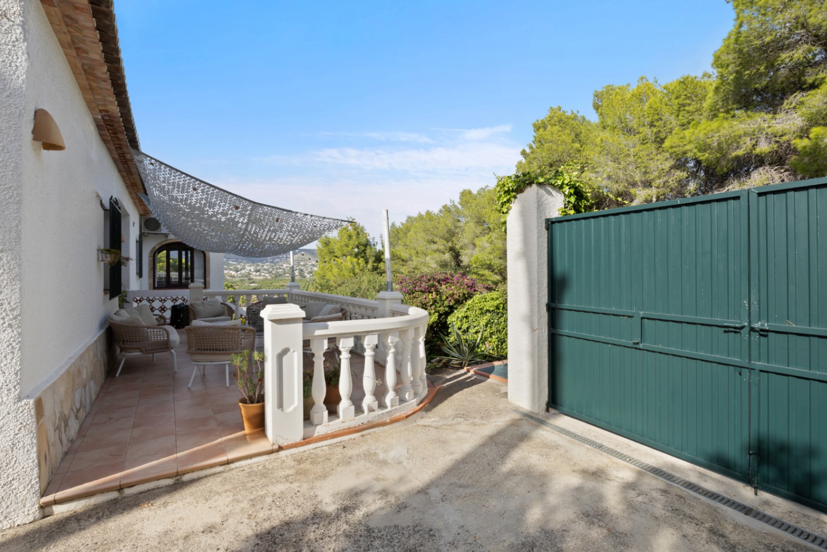 Charming Spanish villa, with a beautiful open view of the Montgó.