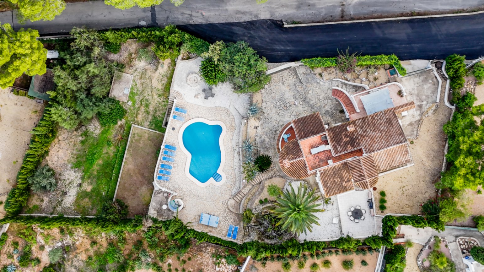 Charming Spanish villa, with a beautiful open view of the Montgó.