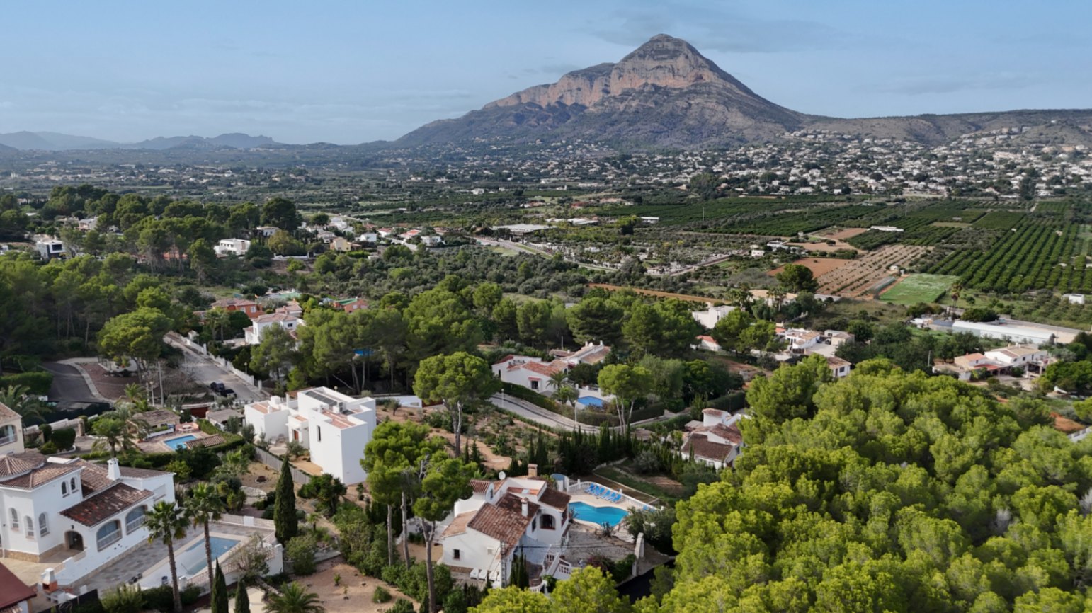 Charming Spanish villa, with a beautiful open view of the Montgó.