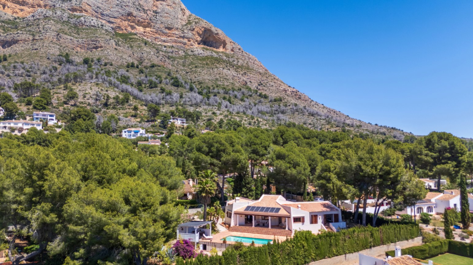 Bellissima villa sul Montgo con magnifiche viste aperte.