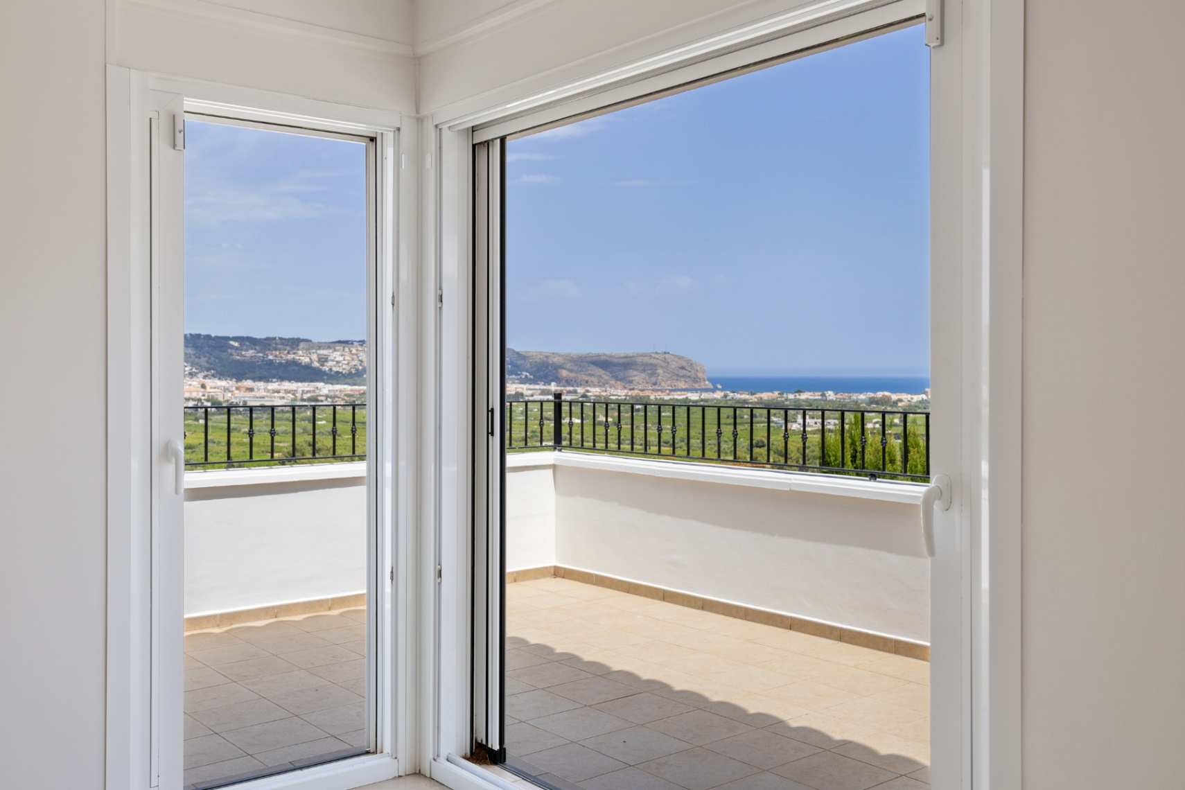 Lovely modern villa  for Sale in Piver, Javea, with great sea and mountain views 