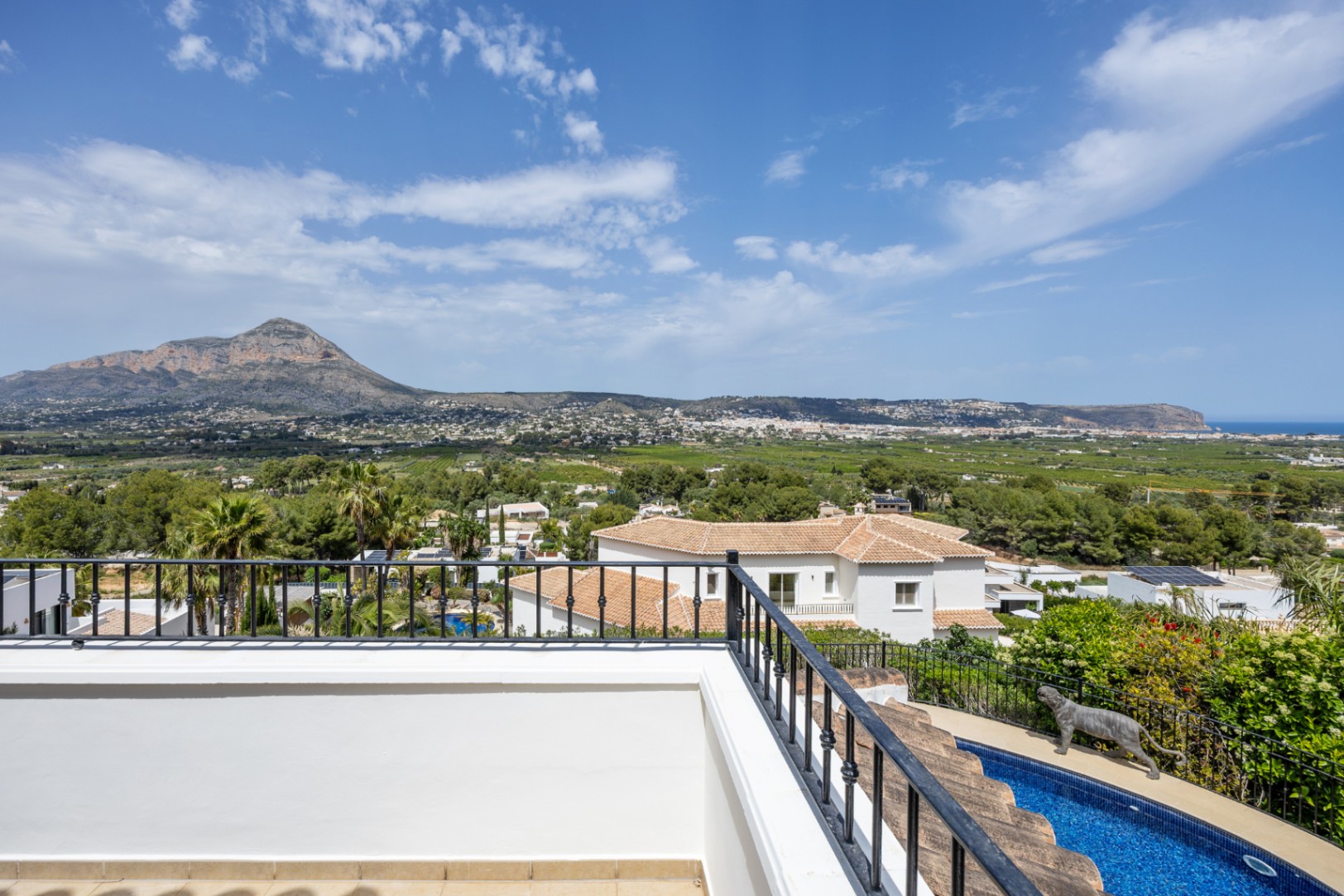 Lovely modern villa  for Sale in Piver, Javea, with great sea and mountain views 