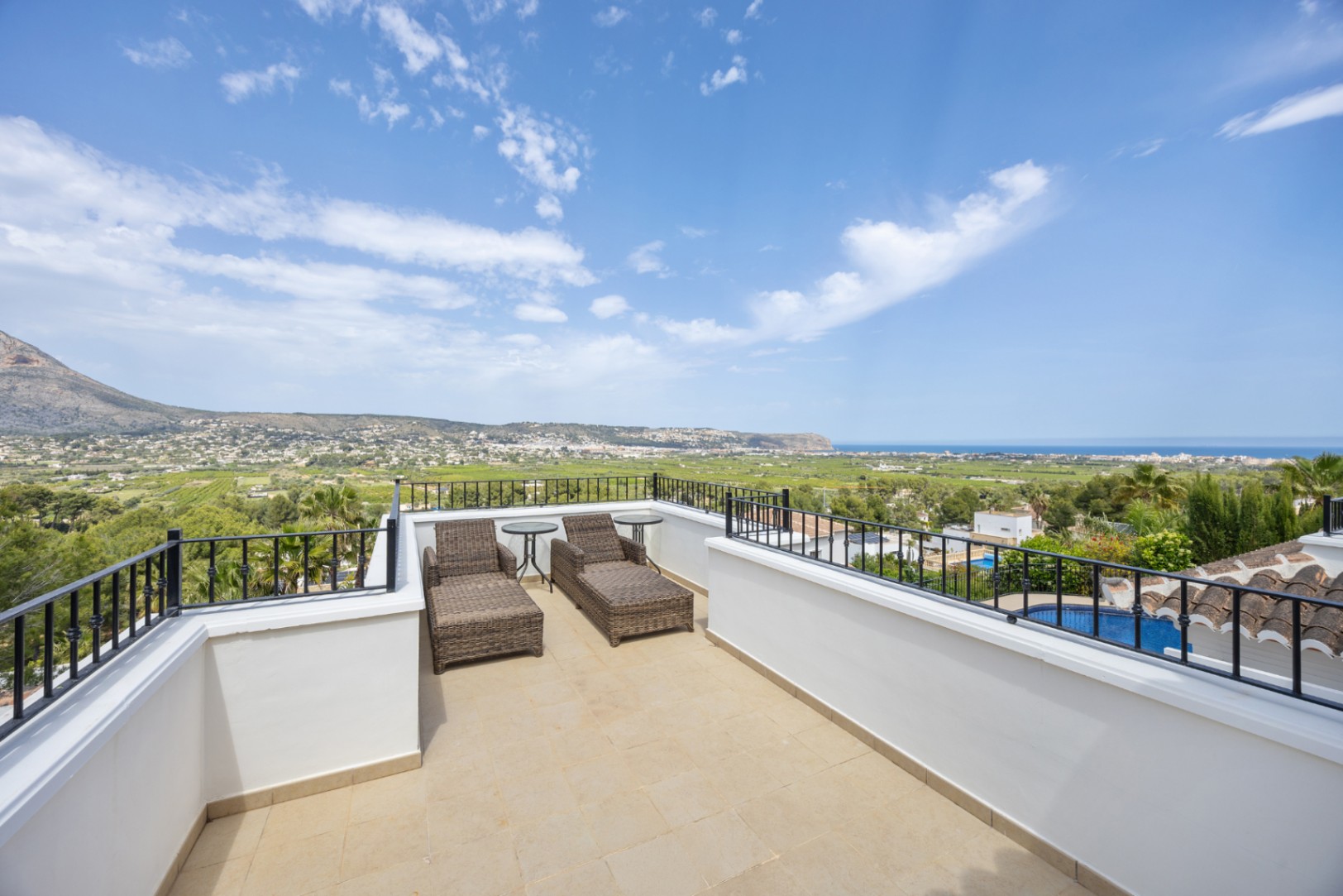Lovely modern villa  for Sale in Piver, Javea, with great sea and mountain views 