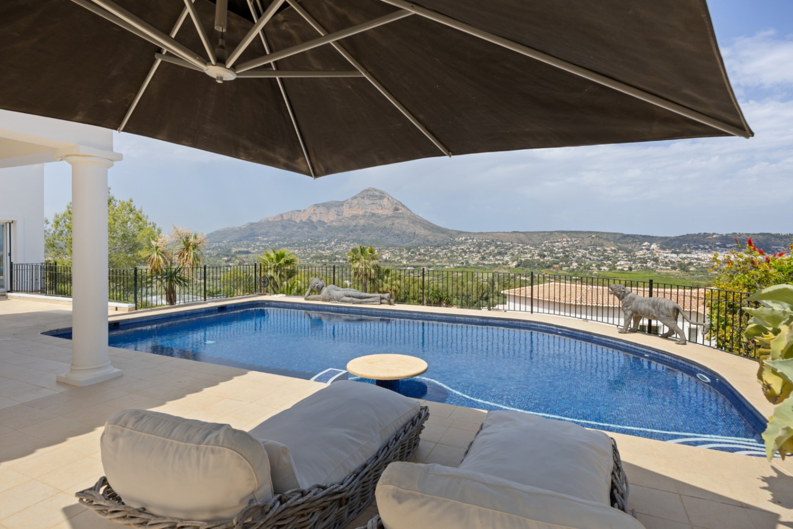 Lovely modern villa  for Sale in Piver, Javea, with great sea and mountain views 