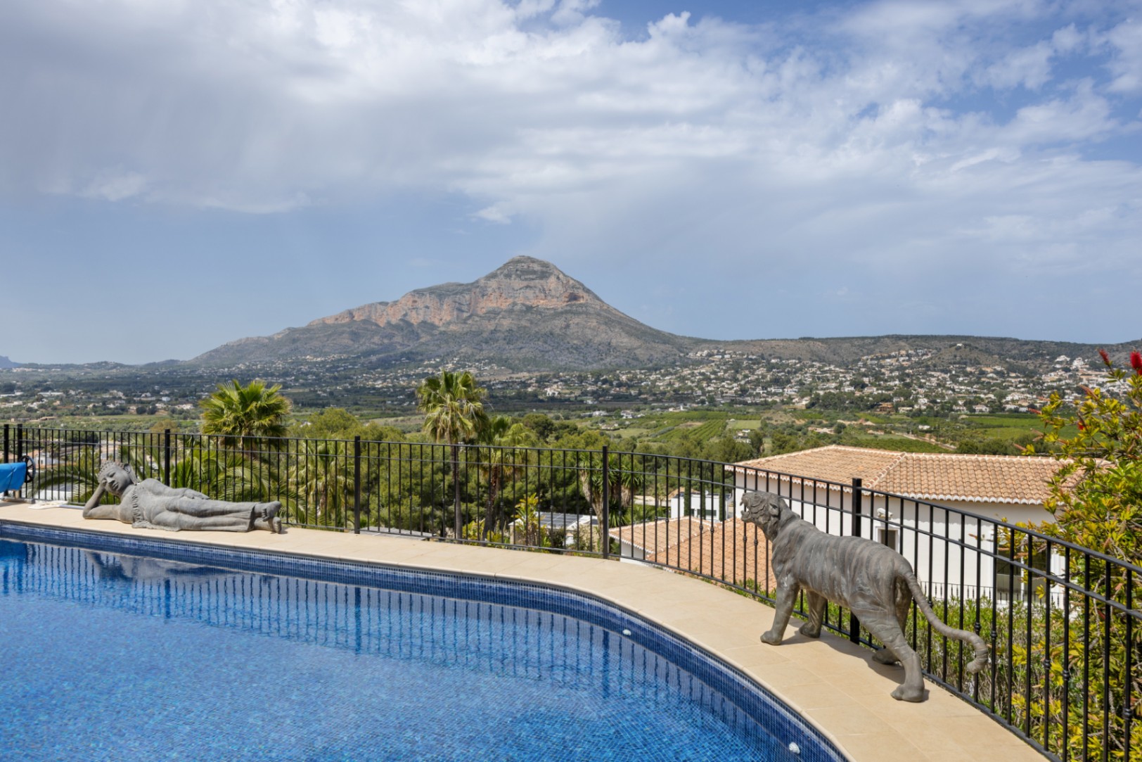 Lovely modern villa  for Sale in Piver, Javea, with great sea and mountain views 