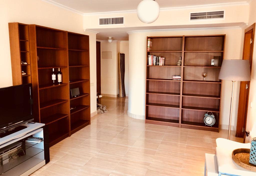 Appartamento con 2 camere da letto e balcone esposto a sud