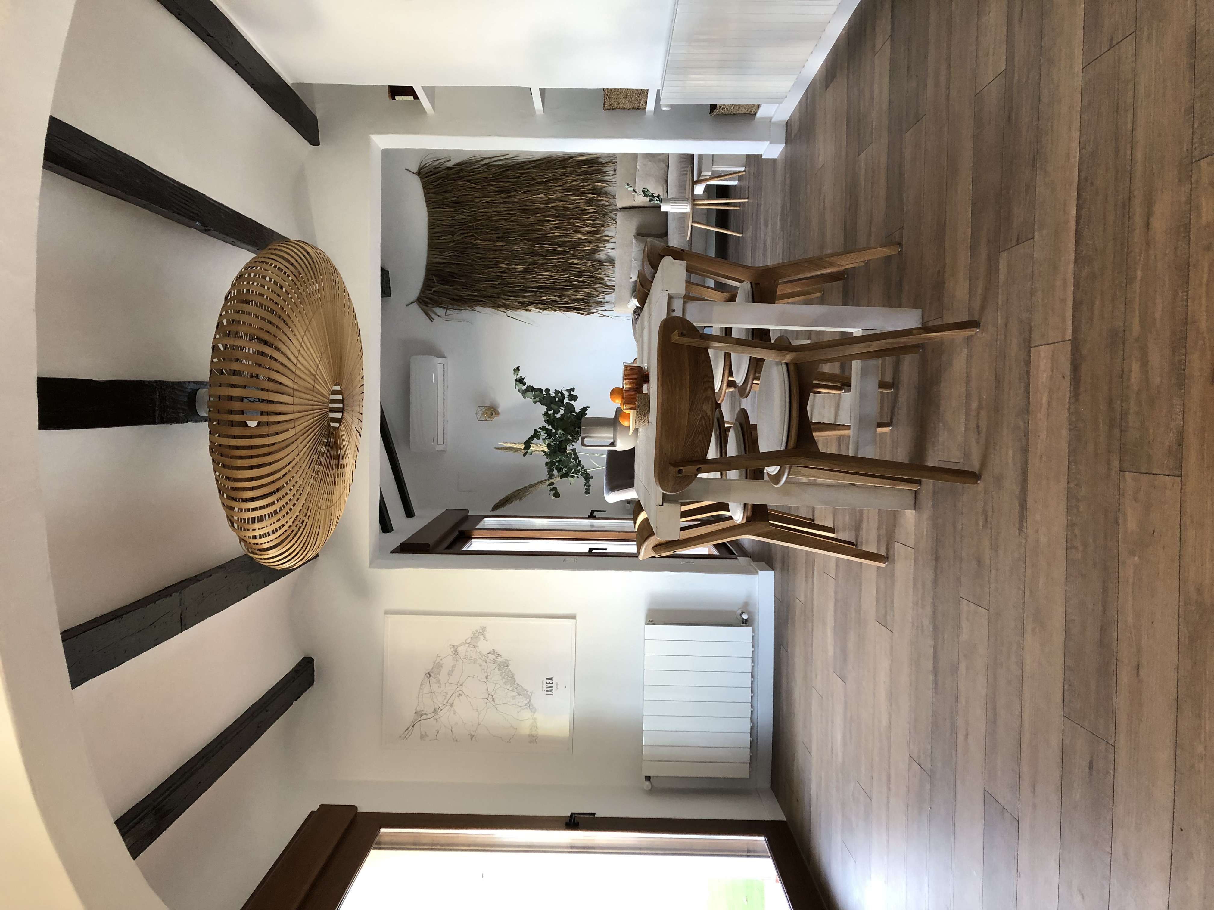 Unique rustic 6-person country house with modern furnishings for rent