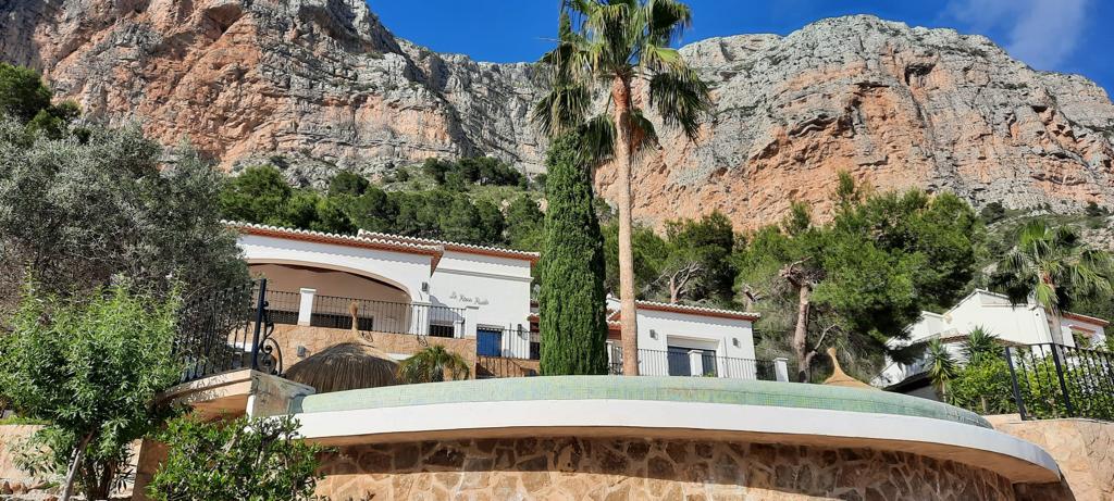 Modern mediterranean villa for 6 persons for rent
