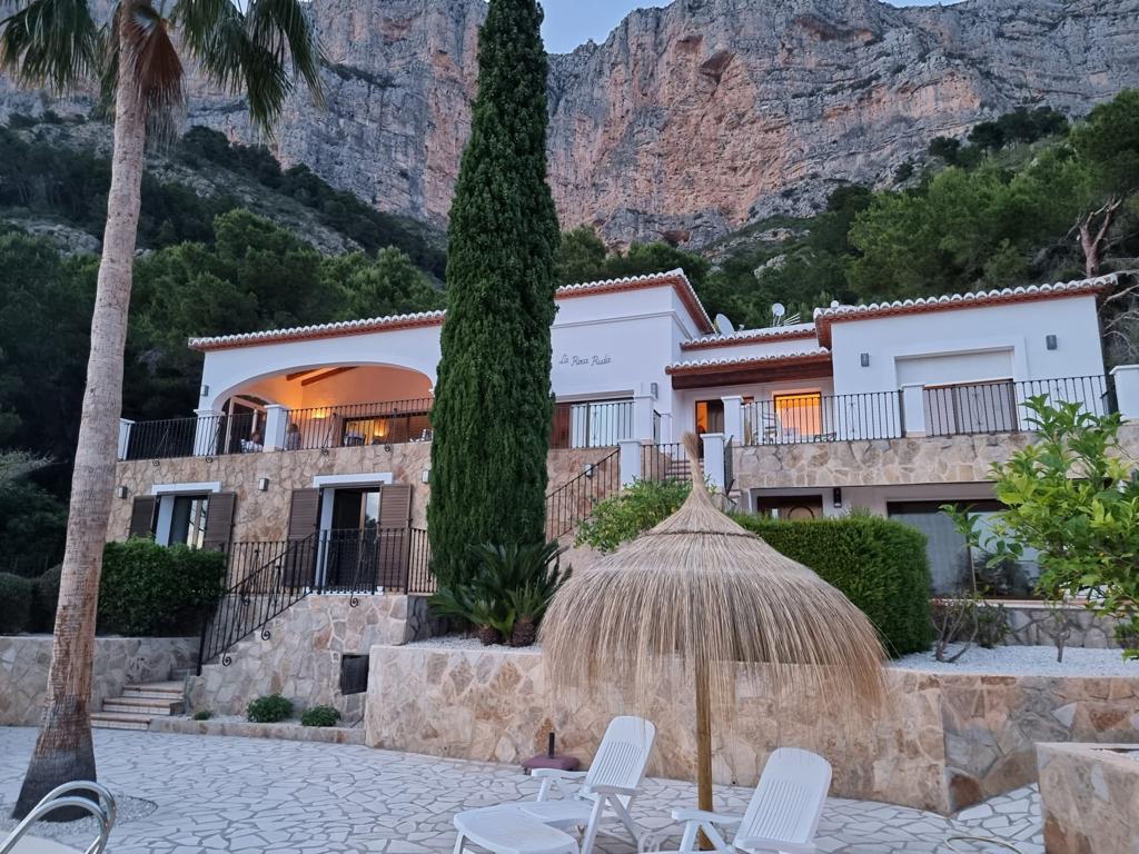 Moderna villa mediterranea per 6 persone in affitto