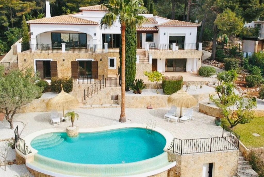 Moderne mediterraanse 6-persoons villa te huur