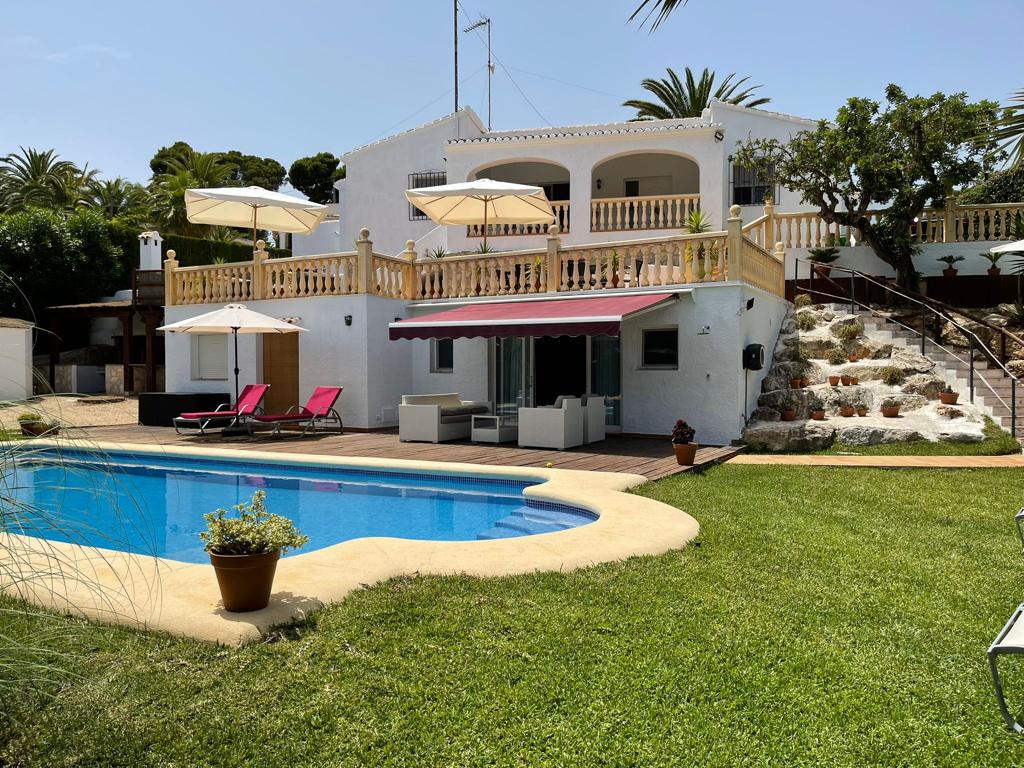 Se alquila chalet para 8 personas en un entorno verde